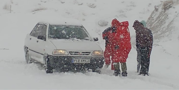 امداد و نجات  ۳۴۶ گرفتار در کولاک برف سمنان