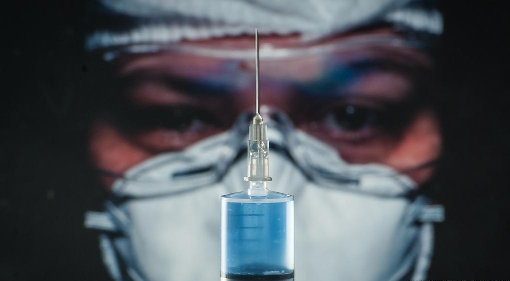 بستری ۴ نفر از کارکنان درمانی آلمان پس از تزریق واکسن