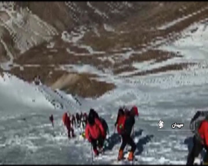 صعود مشترک کوهنوردان سپیدانی به قله رنج