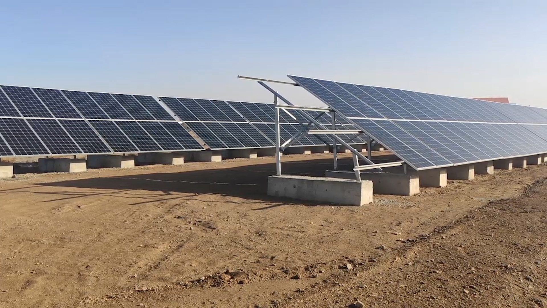 بهره برداری از هفت طرح نیروگاه خورشیدی در اردستان