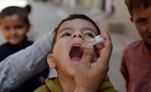 واکسیناسیون خانه به خانه فلج اطفال در سه شهرستان هرمزگان