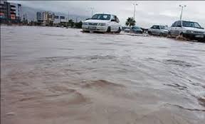 آبگرفتگی معابر ارومیه در پی بارش شدید باران و وزش باد شدید