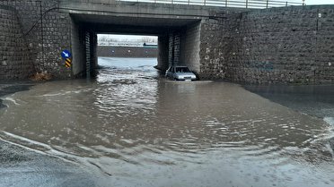 آبگرفتگی معابرشهری در پی بارش شدید باران