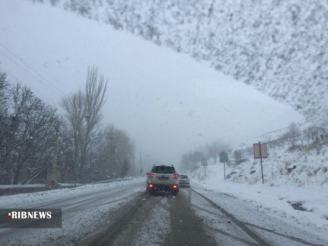 جاده کوهستانی گنجنامه در همدان مسدود است