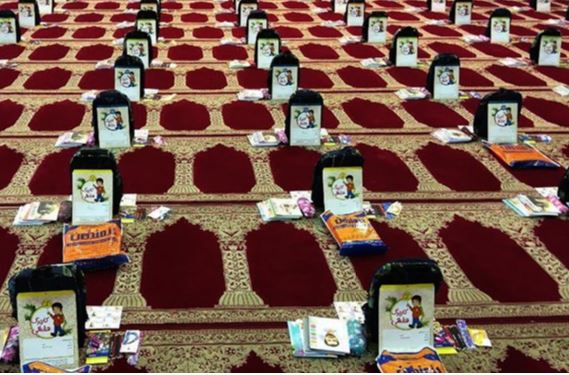 توزیع ۴ هزار بسته کمک آموزشی بین دانش آموزان بی بضاعت یزد