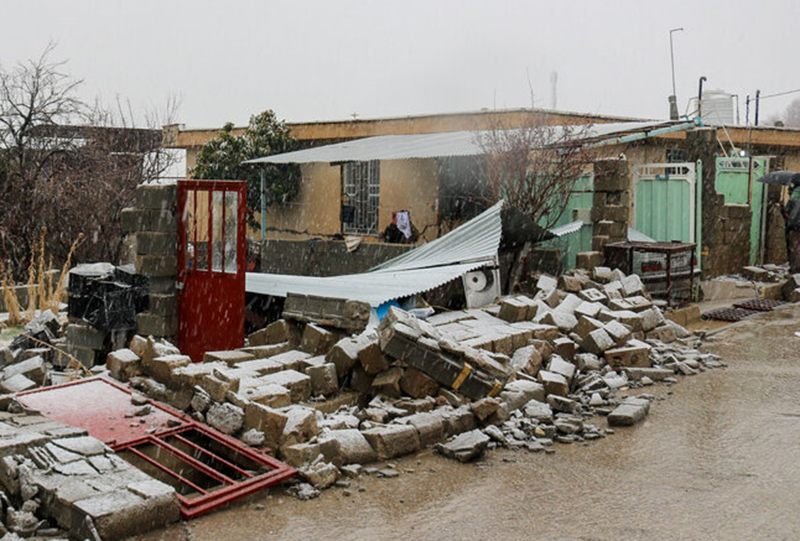 تامین مسکن و لوازم خانگی زلزله‌زدگان سی‌سخت و دنا