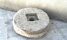کشف سنگ آسیاب ۲۵۰ ساله در محلات