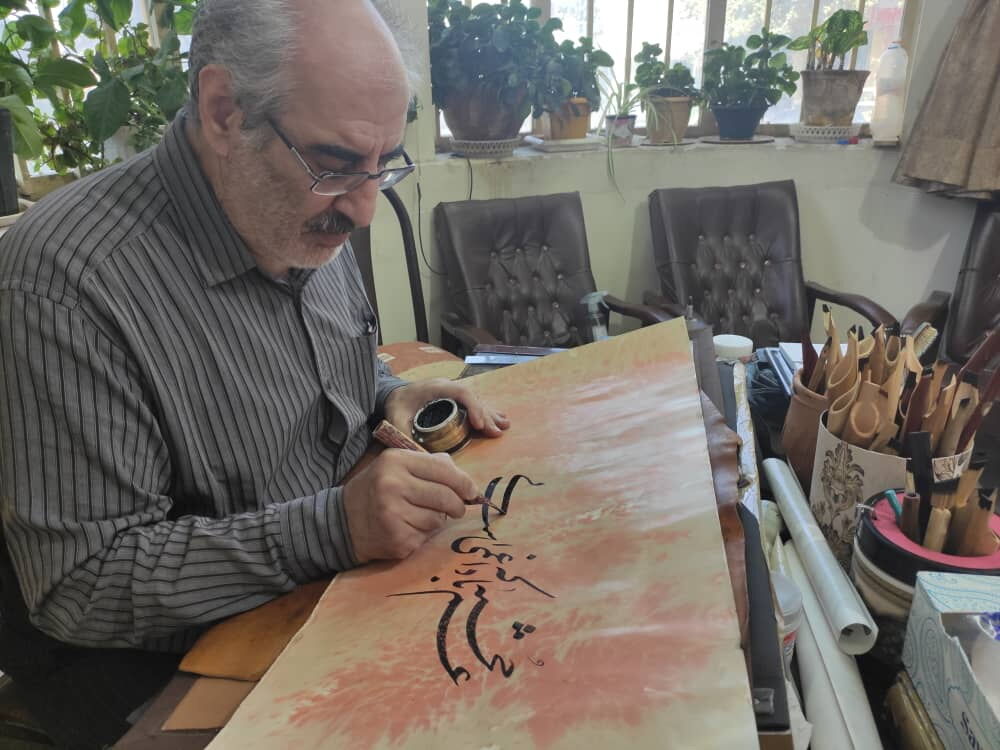 نمایشگاه آثار خوشنویسی استاد عبداله جواری در کرمانشاه  گشایش یافت