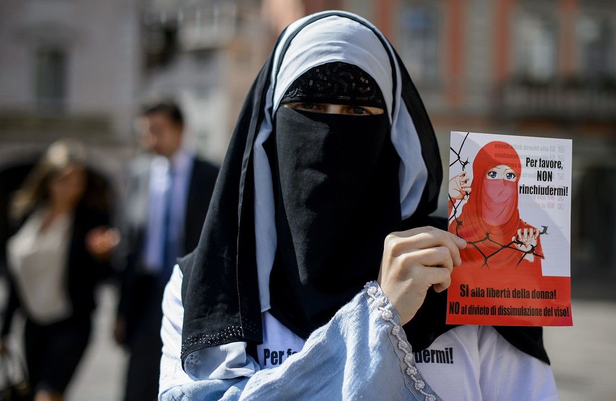 انتقاد مخالفان از تصویب قانون ممنوعیت استفاده از برقع