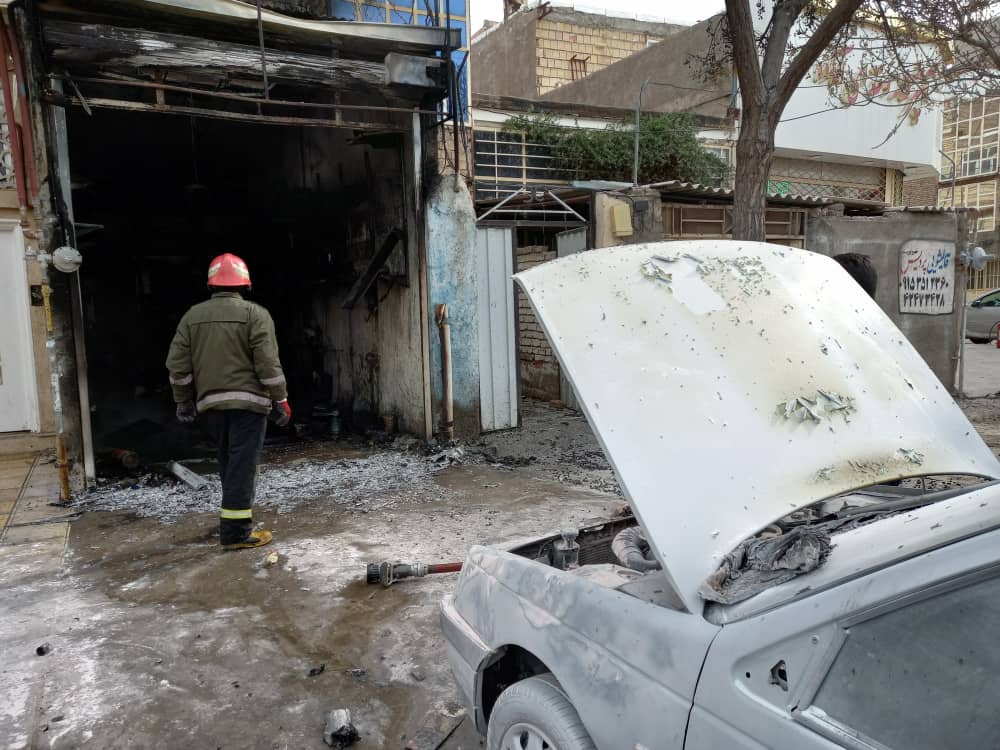 آتش سوزی یک مغازه تعویض روغن در نیشابور