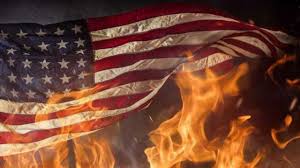 پرچم آمریکا در شهر پورتلند به آتش کشیده شد