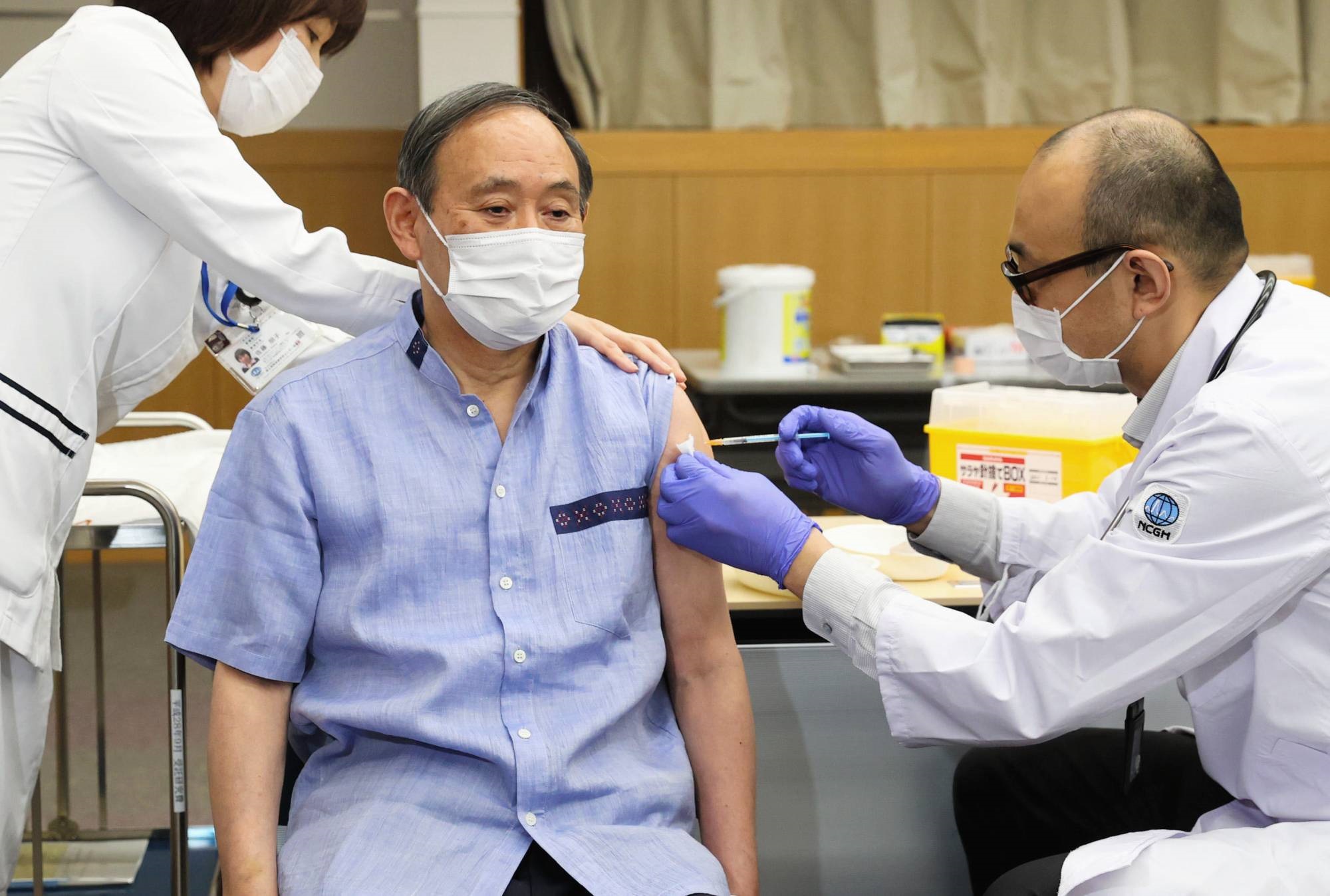 تزريق واکسن کرونا به نخست وزير ژاپن