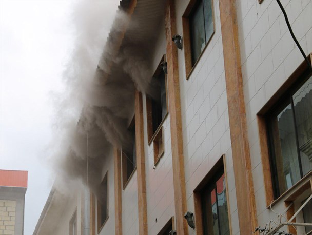 تینر یک ساختمان را به کام تند آتش کشاند