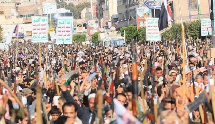 تظاهرات نمازگزاران یمنی در حمایت از جبهه های نبرد