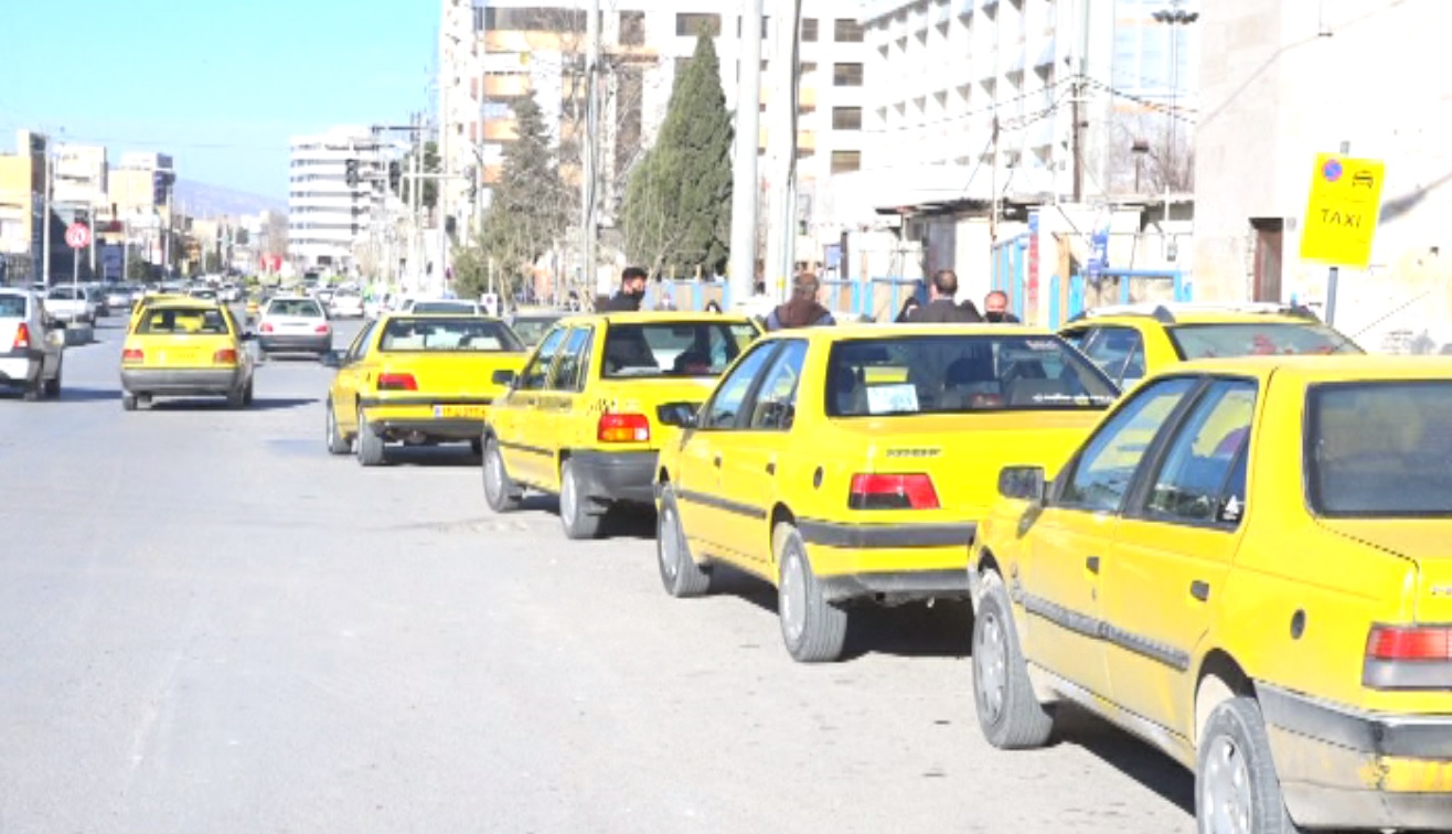 توزیع بسته‌های کمک معیشتی بین رانندگان تاکسی