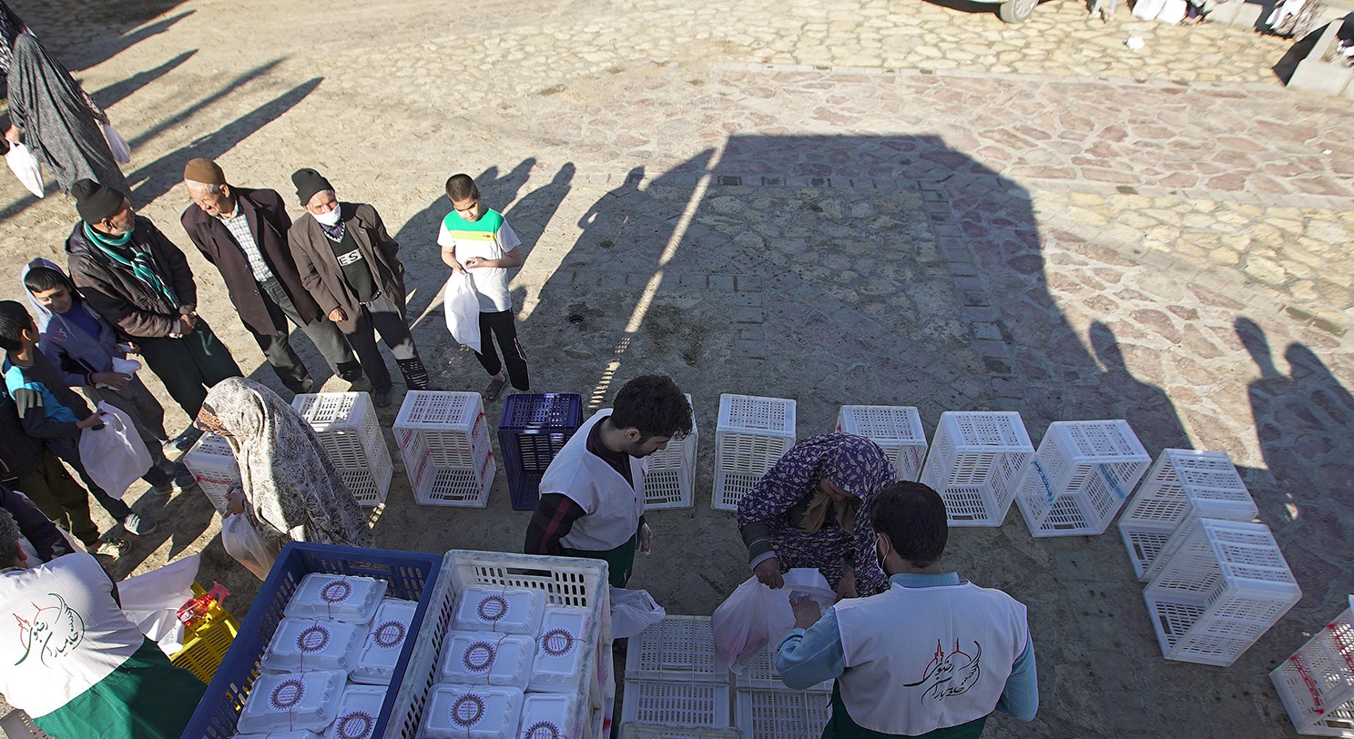 توزیع 2 هزار پرس غذای متبرک در 6 روستای محروم رضویه