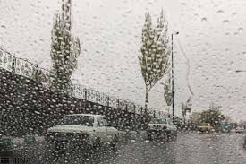 طوفان، رعد و رگبار باران در آسمان استان