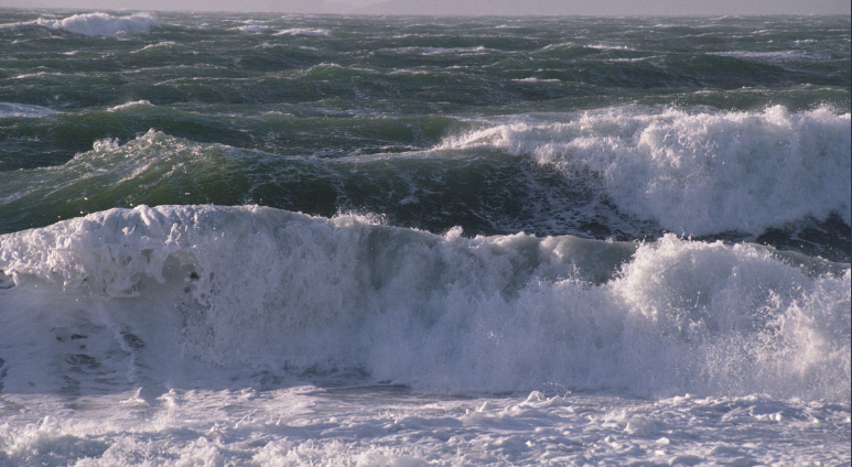 هشدار هواشناسی درباره وزش باد به‌نسبت شدید و تلاطم دریا