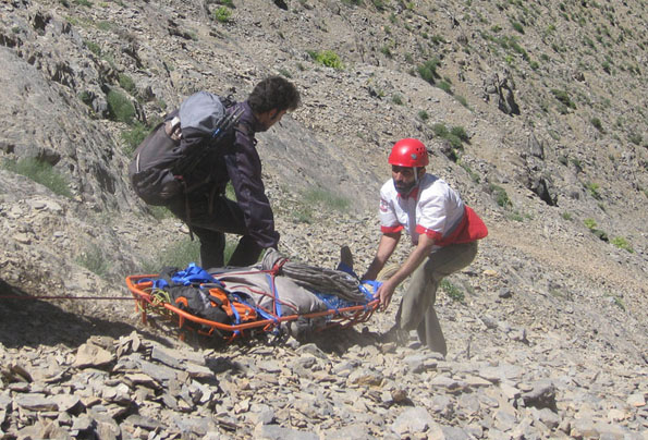 سقوط ازپیرمرد  ۷۰ ساله از کوه