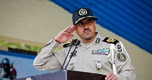 فرمانده دژبان ارتش به جهادگران سلامت ادای احترام کرد