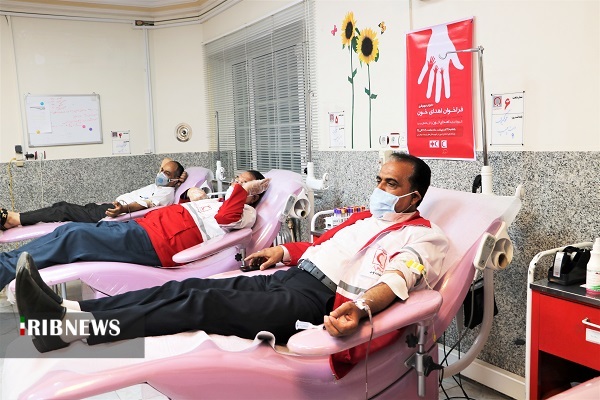 اهدای خون جمعیت هلال احمر به بیماران نیازمند
