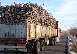 توقیف کامیون حامل چوب قاچاق در سردشت
