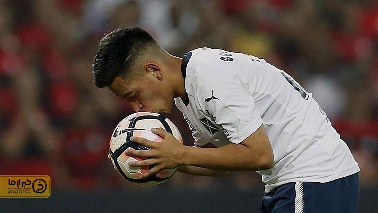 بوسه زدن به توپ در مسابقات فوتبال آمریکای جنوبی ممنوع شد