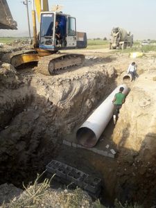 تعمیرات اساسی در شبکه آبیاری  عقیلی شهرستان گتوند