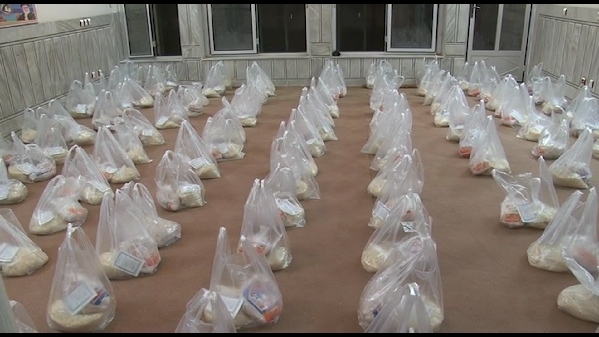 توزیع ۵۰۰ بسته غذایی و بهداشتی بین بیماران بهبود یافته ازکرونا در کاشان