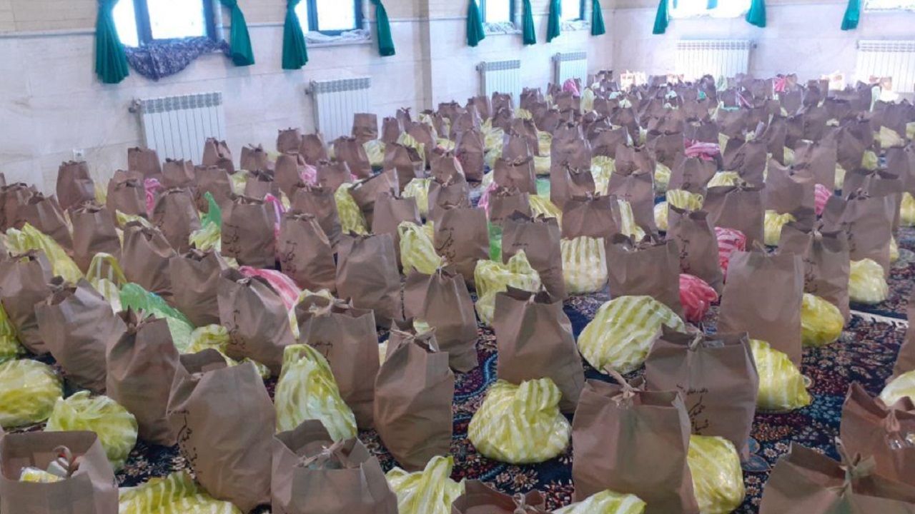 توزیع بسته‌های معیشتی در بیدستان