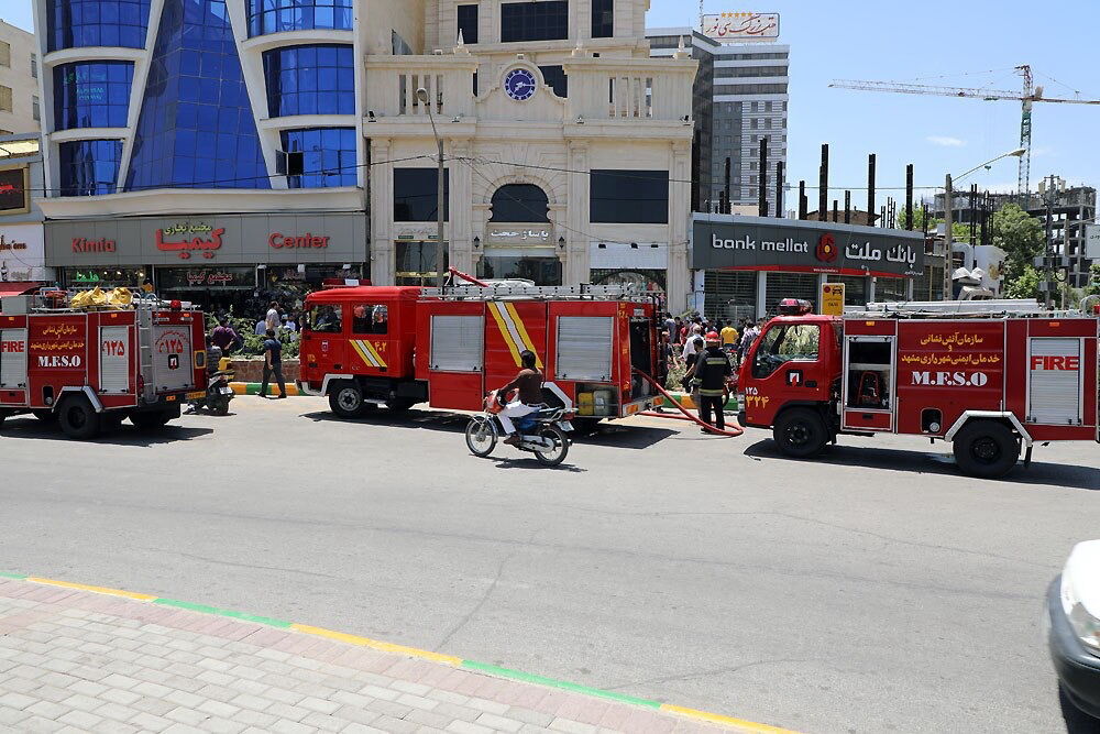 آتش سوزی یک مجمتع تجاری در مشهد