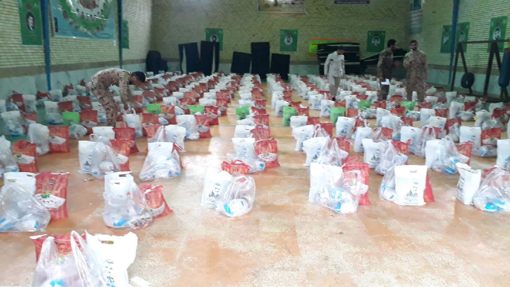 توزیع ۱۵۰ بسته غذایی بین نیازمندان