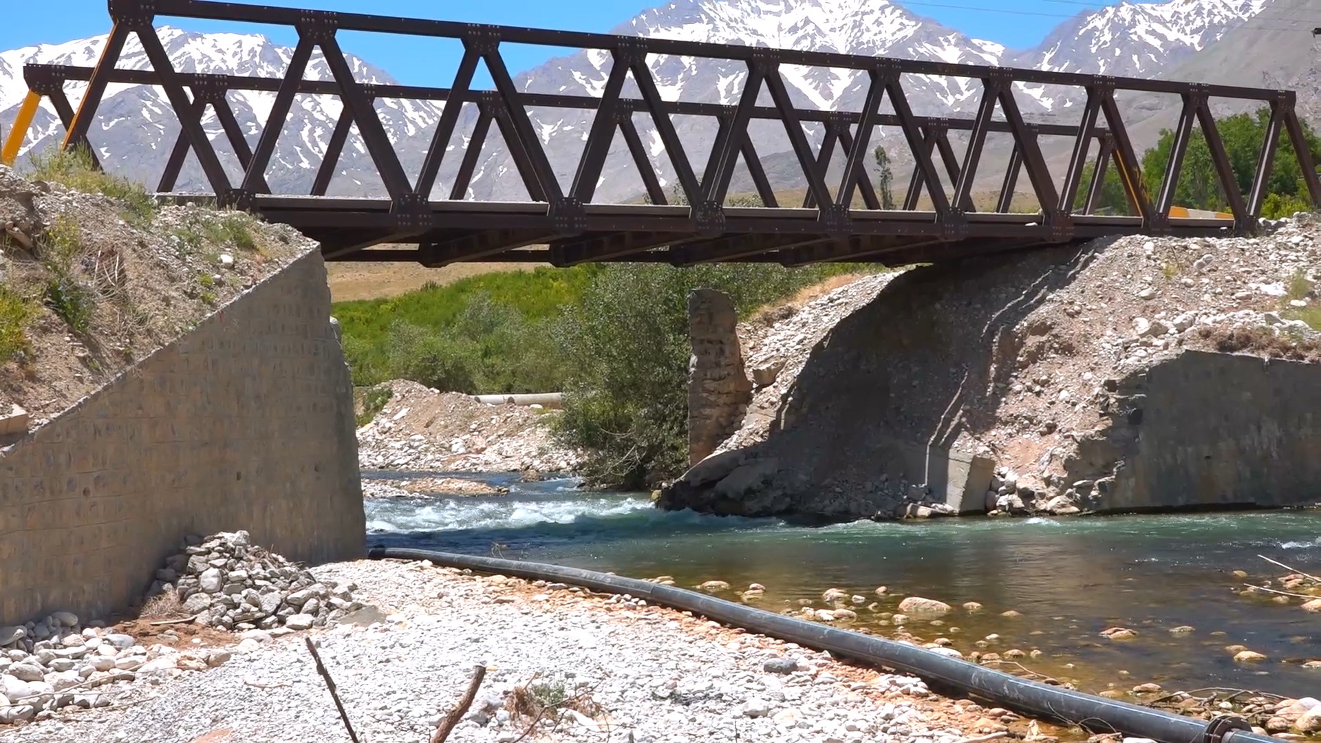 بهره برداری از پل روستای ده بزرگ به کهنگان بخش پادنا اولیا سمیرم تا پایان امسال