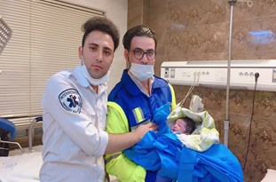 تولد نوزاد اردلی در آمبولانس اورژانس