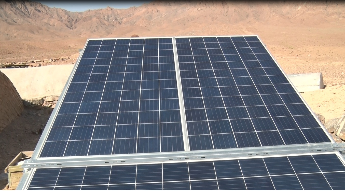 بهره مندی روستای امیرآباد از انرژی برق خورشیدی