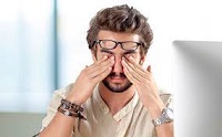 انتقال کرونا با تماس دستان آلوده به عینک