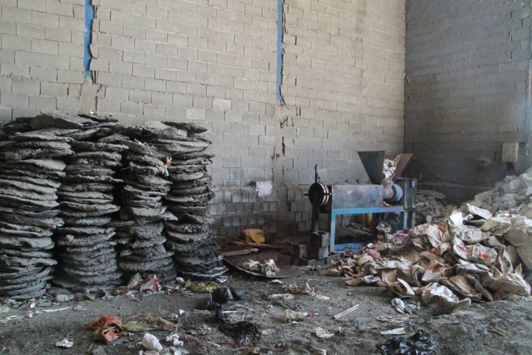 آتش گرفتن کارگاه بازیافت زباله در روستای گچی شیراز
