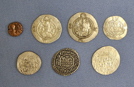 اهدای 7 سکه با قدمت دوره سلوکیان به موزه بزرگ خراسان