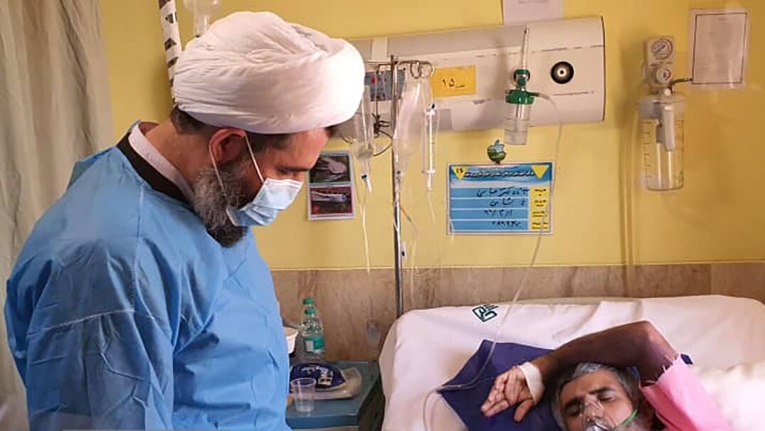 فعالیت جهادی طلبه‌های بوشهری در بیمارستان‌های کرونایی