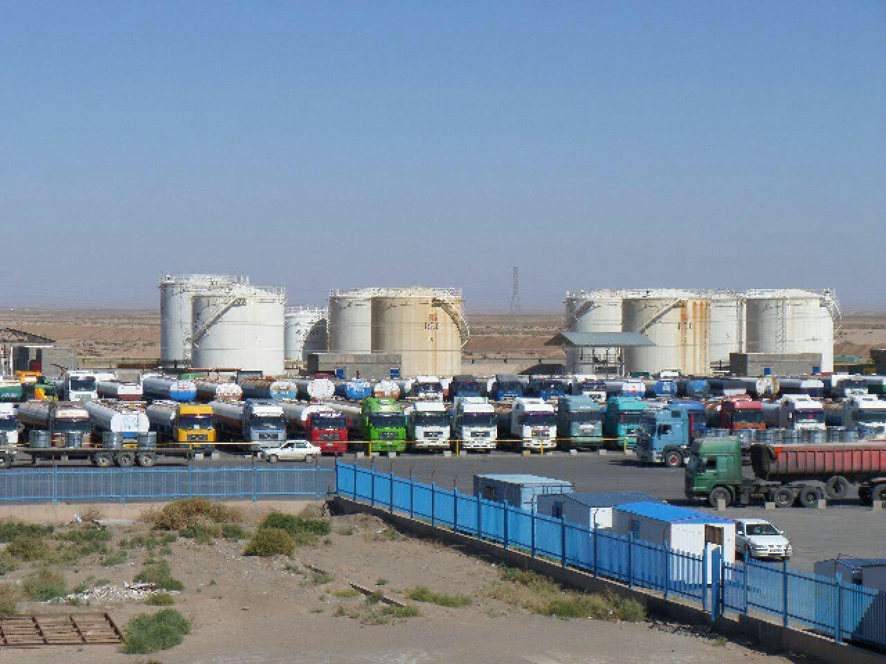توقف کامیون‌های حامل سوخت در مرز دوغارون تایباد