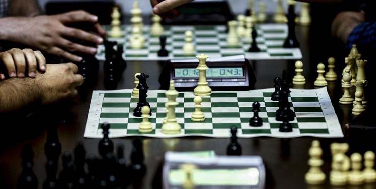 مدافعان سلامت پشت میز‌های شطرنج