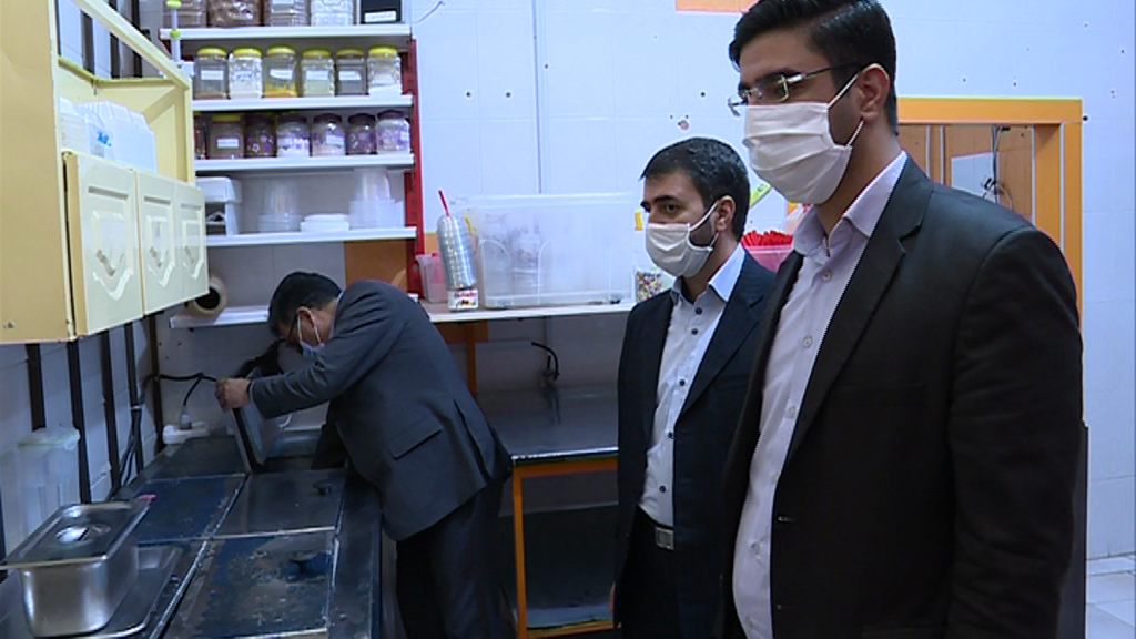 نظارت بر حفظ  شیوه نامه های بهداشتی در واحدهای صنفی کرمان