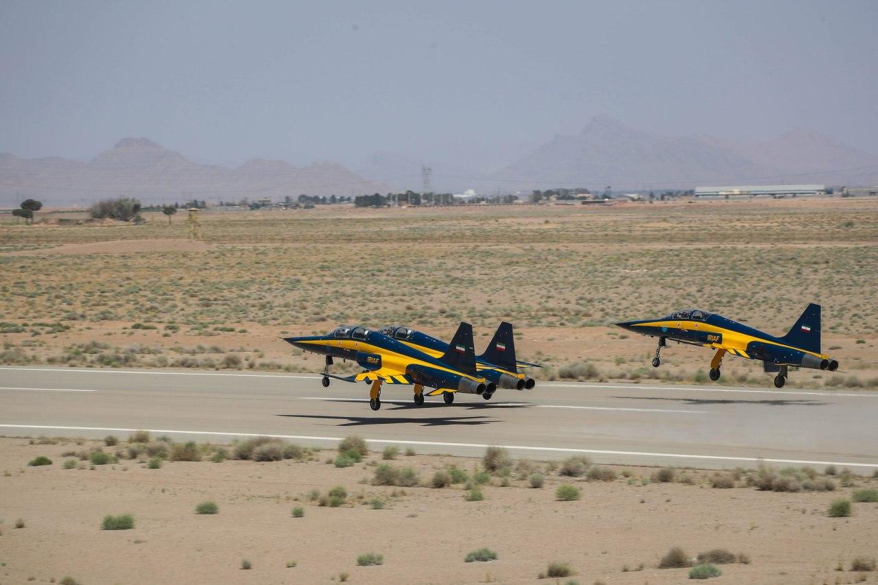 تحویل ۳ فروند هواپیمای جت جنگنده پیشرفته کوثر به نیروی هوایی ارتش