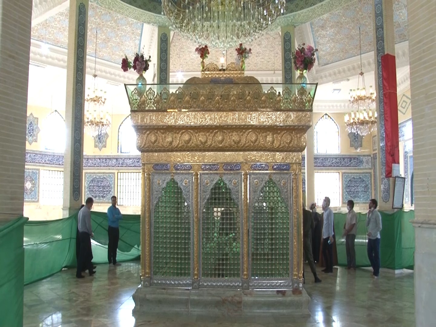 آغاز عملیات سنگ فرش محوطه رواق حرم مطهر امامزاده قاسم ابن موسی بن جعفر علیه السلام