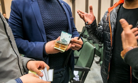 دستگیری ۳۰ نفر از دلالان ارزی در تهران