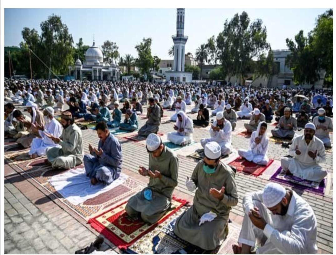 برگزاری آیین‌های عید قربان در پاکستان