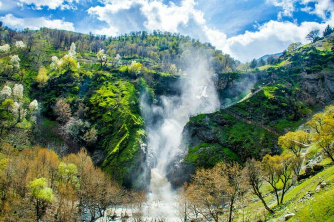 نجات گردشگر تهرانی از ارتفاعات آبشار شلماش