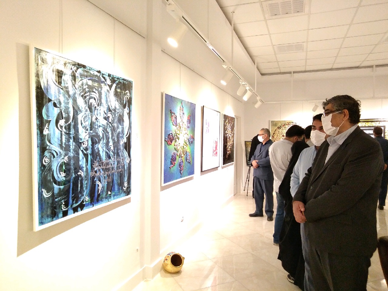 افتتاح نمایشگاه نقاشی خط با عنوان لبخند رنگ‌ها در بیرجند
