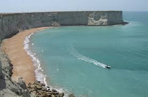 شناورهای دریای عمان  به مکان امن منتقل شوند، ارتفاع موج به 4 متر می رسد