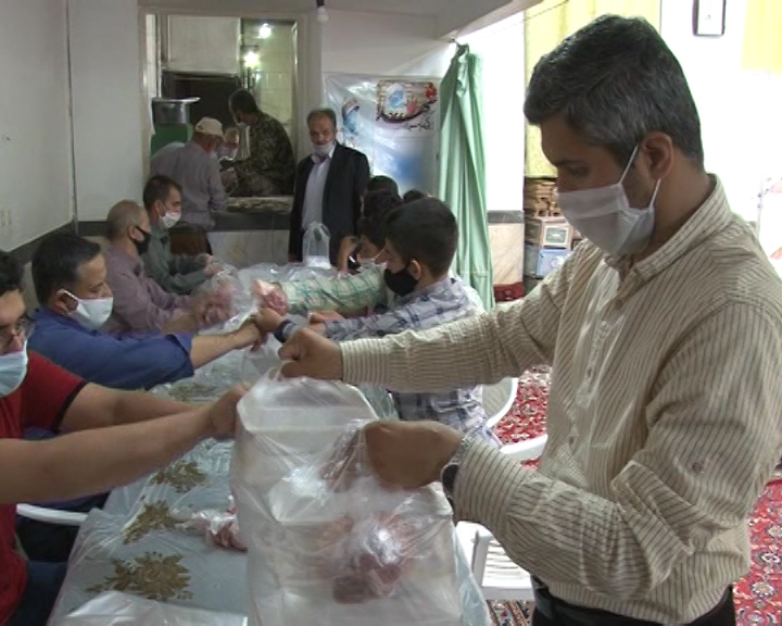 توزیع اطعام غدیر در شهرک امینیان شاهرود